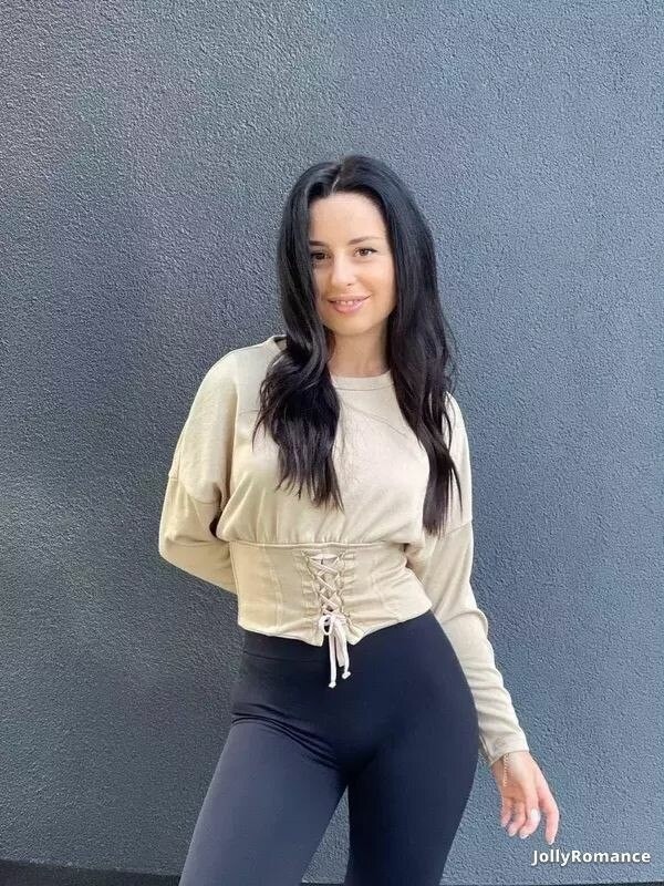 Anna, 26