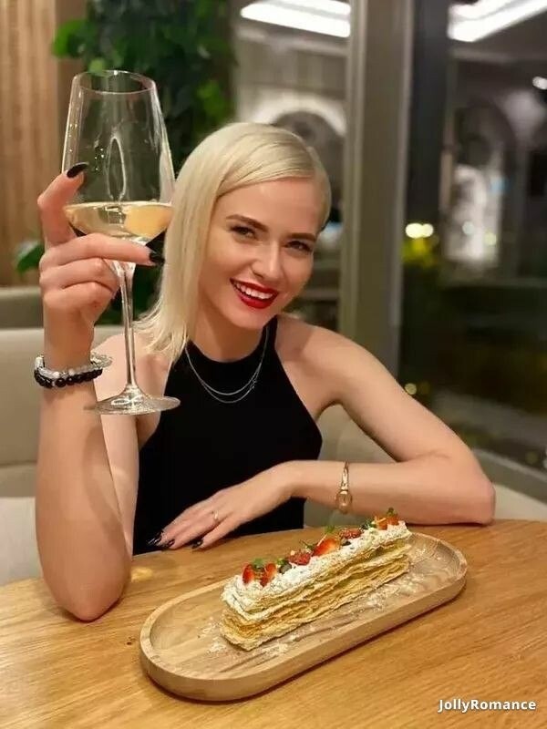 Victoriia, 34