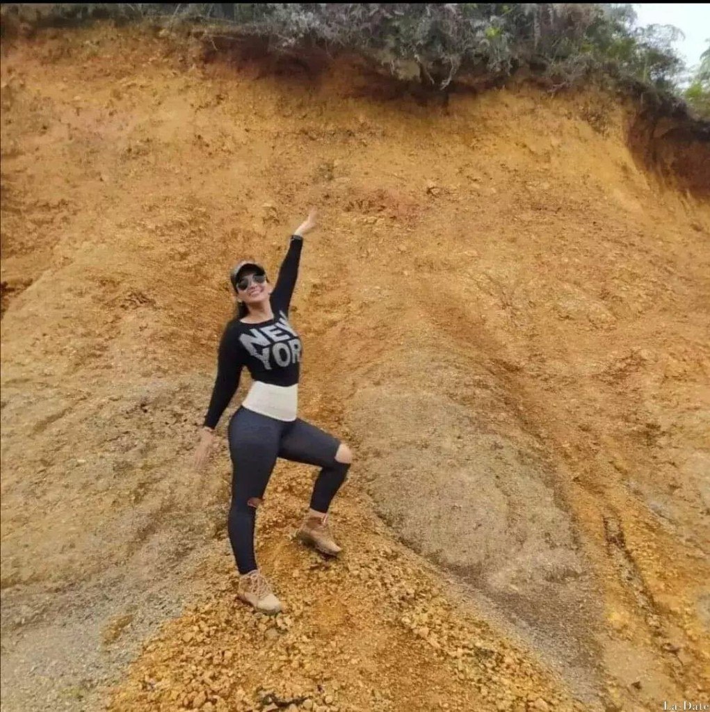 Anna, 37