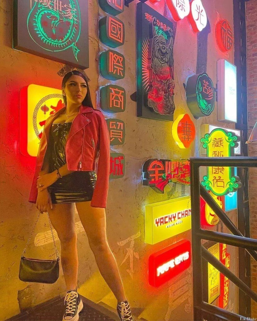 Claudia, 21