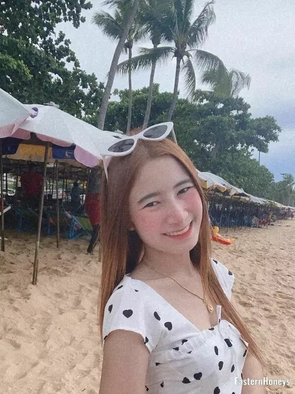 Mia, 22